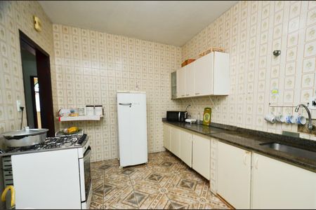 Casa à venda com 267m², 4 quartos e 3 vagas Casa à venda com 267m², 4 quartos e 3 vagasCozinha