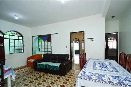 Casa à venda com 267m², 4 quartos e 3 vagas Casa à venda com 267m², 4 quartos e 3 vagasSala de jantar