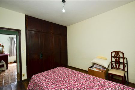 Casa à venda com 267m², 4 quartos e 3 vagas Casa à venda com 267m², 4 quartos e 3 vagasQuarto2