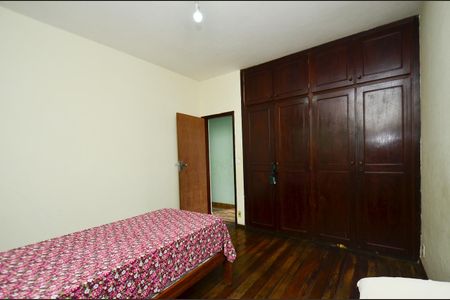 Casa à venda com 267m², 4 quartos e 3 vagas Casa à venda com 267m², 4 quartos e 3 vagasQuarto2