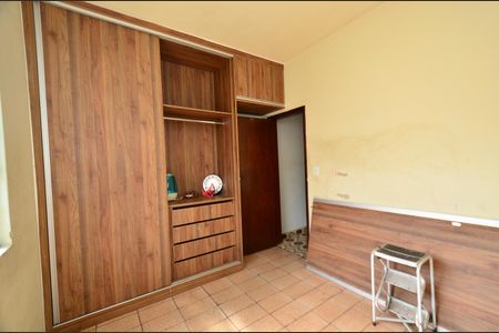 Casa à venda com 267m², 4 quartos e 3 vagas Casa à venda com 267m², 4 quartos e 3 vagasQuarto1