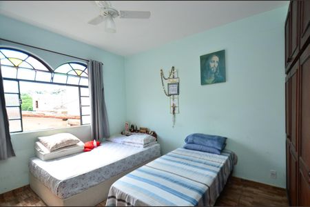Casa à venda com 267m², 4 quartos e 3 vagas Casa à venda com 267m², 4 quartos e 3 vagasQuarto3