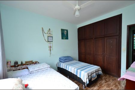 Casa à venda com 267m², 4 quartos e 3 vagas Casa à venda com 267m², 4 quartos e 3 vagasQuarto3