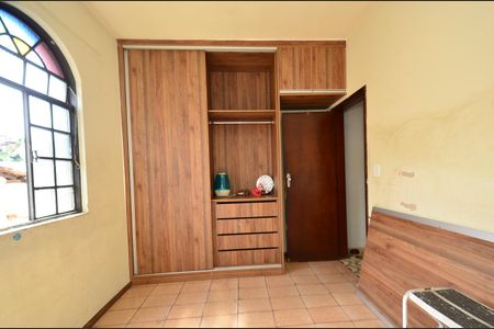 Casa à venda com 267m², 4 quartos e 3 vagas Casa à venda com 267m², 4 quartos e 3 vagasQuarto1