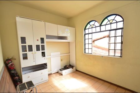 Casa à venda com 267m², 4 quartos e 3 vagas Casa à venda com 267m², 4 quartos e 3 vagasQuarto1