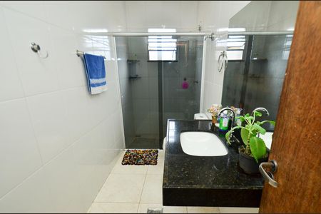 Casa à venda com 267m², 4 quartos e 3 vagas Casa à venda com 267m², 4 quartos e 3 vagasBanheiro social