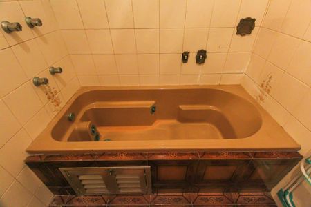 Casa à venda com 912m², 4 quartos e 10 vagas Casa à venda com 912m², 4 quartos e 10 vagasLavabo