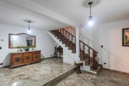 Casa à venda com 912m², 4 quartos e 10 vagas Casa à venda com 912m², 4 quartos e 10 vagasSala