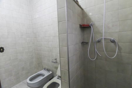 Casa à venda com 912m², 4 quartos e 10 vagas Casa à venda com 912m², 4 quartos e 10 vagasBanheiro da Suíte 1