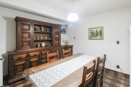 Casa à venda com 912m², 4 quartos e 10 vagas Casa à venda com 912m², 4 quartos e 10 vagasSala de Jantar