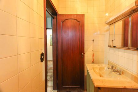 Casa à venda com 912m², 4 quartos e 10 vagas Casa à venda com 912m², 4 quartos e 10 vagasBanheiro da Suíte 2