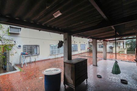 Casa à venda com 912m², 4 quartos e 10 vagas Casa à venda com 912m², 4 quartos e 10 vagasQuintal