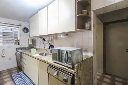 Casa à venda com 912m², 4 quartos e 10 vagas Casa à venda com 912m², 4 quartos e 10 vagasCozinha