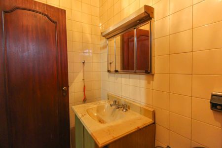 Casa à venda com 912m², 4 quartos e 10 vagas Casa à venda com 912m², 4 quartos e 10 vagasBanheiro da Suíte 2