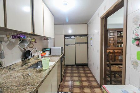 Casa à venda com 912m², 4 quartos e 10 vagas Casa à venda com 912m², 4 quartos e 10 vagasCozinha