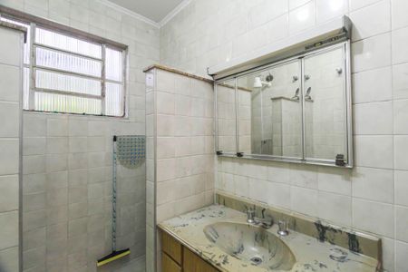 Casa à venda com 912m², 4 quartos e 10 vagas Casa à venda com 912m², 4 quartos e 10 vagasBanheiro da Suíte 1