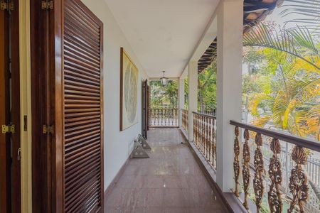 Casa à venda com 457m², 4 quartos e 4 vagasVaranda da Suíte 2