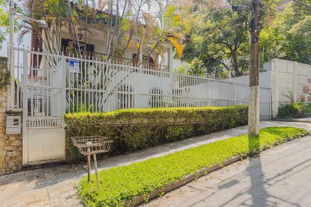 Casa à venda com 457m², 4 quartos e 4 vagasFachada