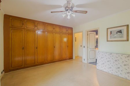 Casa à venda com 457m², 4 quartos e 4 vagasSuíte 1