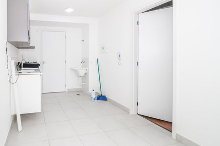 Sala de apartamento para alugar com 1 quarto, 28m² em Parque Industrial Tomas Edson, São Paulo