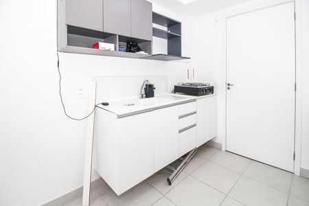 Cozinha de apartamento para alugar com 1 quarto, 28m² em Parque Industrial Tomas Edson, São Paulo