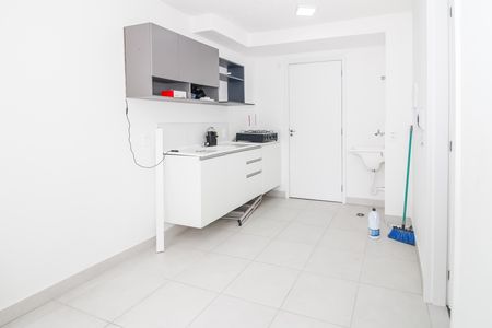Sala de apartamento para alugar com 1 quarto, 28m² em Parque Industrial Tomas Edson, São Paulo