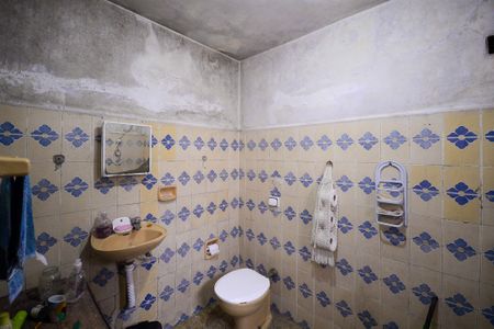 Casa à venda com 317m², 5 quartos e 2 vagasCasa 2 - Banheiro