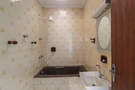 Casa para alugar com 262m², 3 quartos e sem vaga Casa para alugar com 262m², 3 quartos e sem vagaBanheiro da Suíte