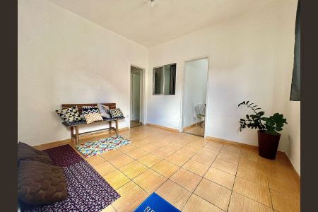 Casa à venda com 50m², 2 quartos e 2 vagasSala