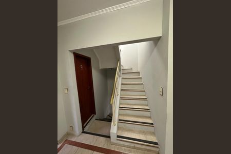 Casa para alugar com 214m², 6 quartos e 2 vagasEscadas