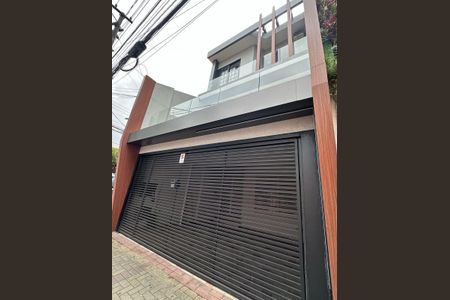Casa para alugar com 214m², 6 quartos e 2 vagasFachada