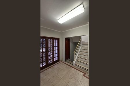 Casa para alugar com 214m², 6 quartos e 2 vagasEscadas