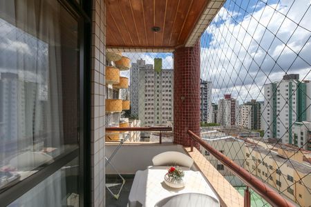 Apartamento à venda com 110m², 3 quartos e 2 vagasSacada da Sala 