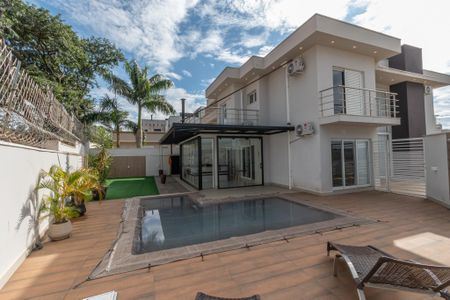 Casa de condomínio para alugar com 240m², 3 quartos e 4 vagas Casa de condomínio para alugar com 240m², 3 quartos e 4 vagasÁrea comum