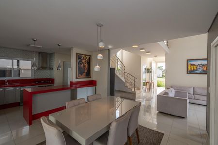 Casa de condomínio para alugar com 240m², 3 quartos e 4 vagas Casa de condomínio para alugar com 240m², 3 quartos e 4 vagasSala de Jantar