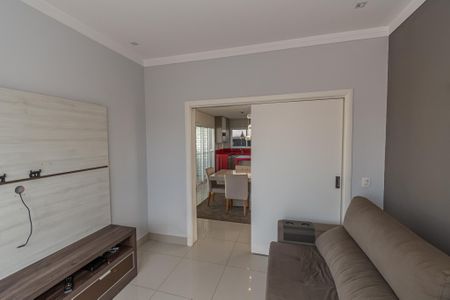 Casa de condomínio para alugar com 240m², 3 quartos e 4 vagas Casa de condomínio para alugar com 240m², 3 quartos e 4 vagasSala de TV