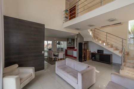 Casa de condomínio para alugar com 240m², 3 quartos e 4 vagas Casa de condomínio para alugar com 240m², 3 quartos e 4 vagasSala