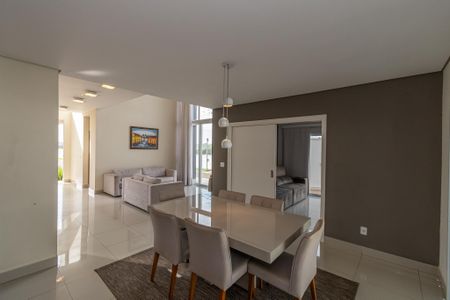 Casa de condomínio para alugar com 240m², 3 quartos e 4 vagas Casa de condomínio para alugar com 240m², 3 quartos e 4 vagasSala de Jantar