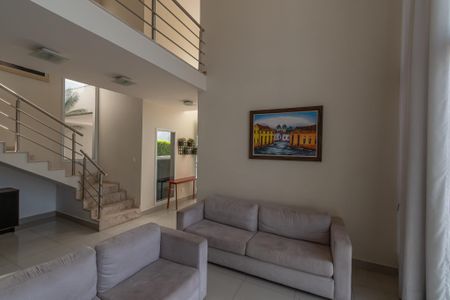 Casa de condomínio para alugar com 240m², 3 quartos e 4 vagas Casa de condomínio para alugar com 240m², 3 quartos e 4 vagasSala