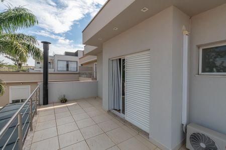 Casa de condomínio para alugar com 240m², 3 quartos e 4 vagas Casa de condomínio para alugar com 240m², 3 quartos e 4 vagasVaranda da Suíte 2