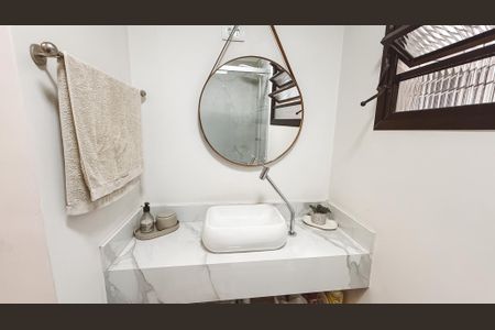 Casa à venda com 211m², 3 quartos e 2 vagasBanheiro Social