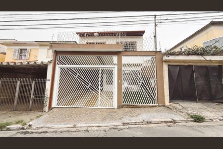 Casa à venda com 211m², 3 quartos e 2 vagasFachada