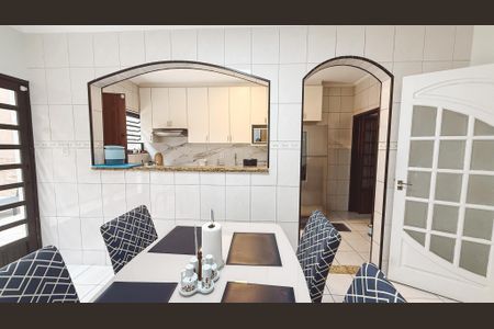 Casa à venda com 211m², 3 quartos e 2 vagasCozinha