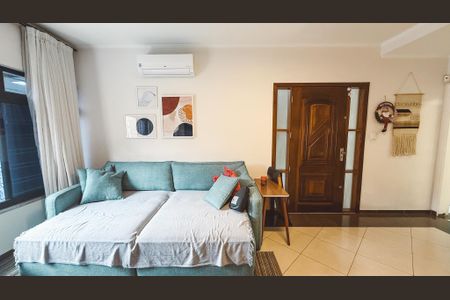 Casa à venda com 211m², 3 quartos e 2 vagasSala