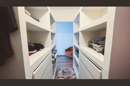 Casa à venda com 211m², 3 quartos e 2 vagasCloset da Suíte