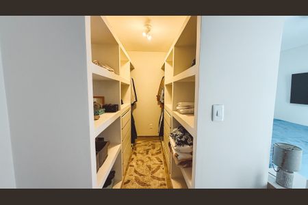 Casa à venda com 211m², 3 quartos e 2 vagasCloset da Suíte