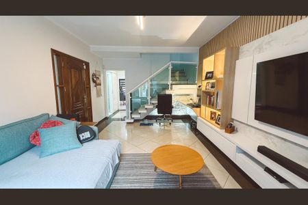 Casa à venda com 211m², 3 quartos e 2 vagasSala