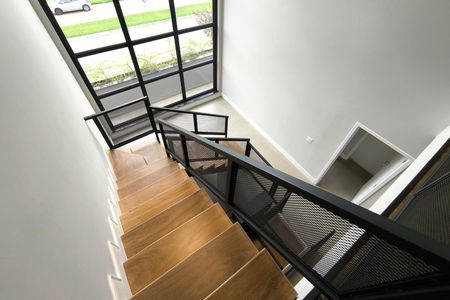 Casa de condomínio à venda com 486m², 5 quartos e 8 vagas Casa de condomínio à venda com 486m², 5 quartos e 8 vagasEscada