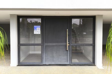 Casa de condomínio à venda com 486m², 5 quartos e 8 vagas Casa de condomínio à venda com 486m², 5 quartos e 8 vagasFachada