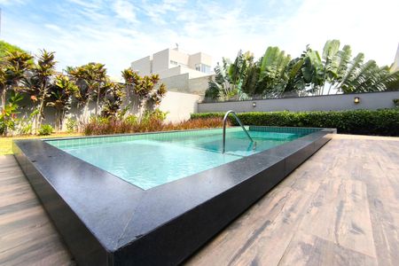 Casa de condomínio à venda com 486m², 5 quartos e 8 vagas Casa de condomínio à venda com 486m², 5 quartos e 8 vagasQuintal